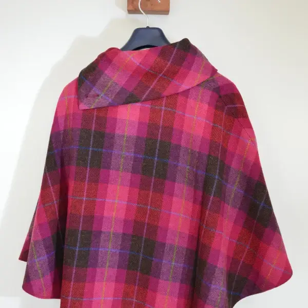 Poncho de lana Mucros