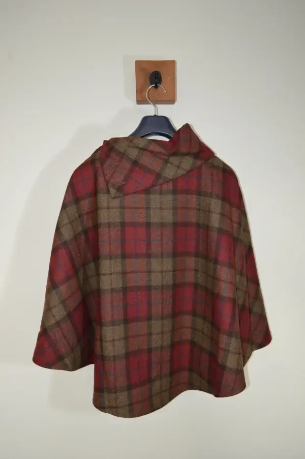 Poncho de lana Mucros